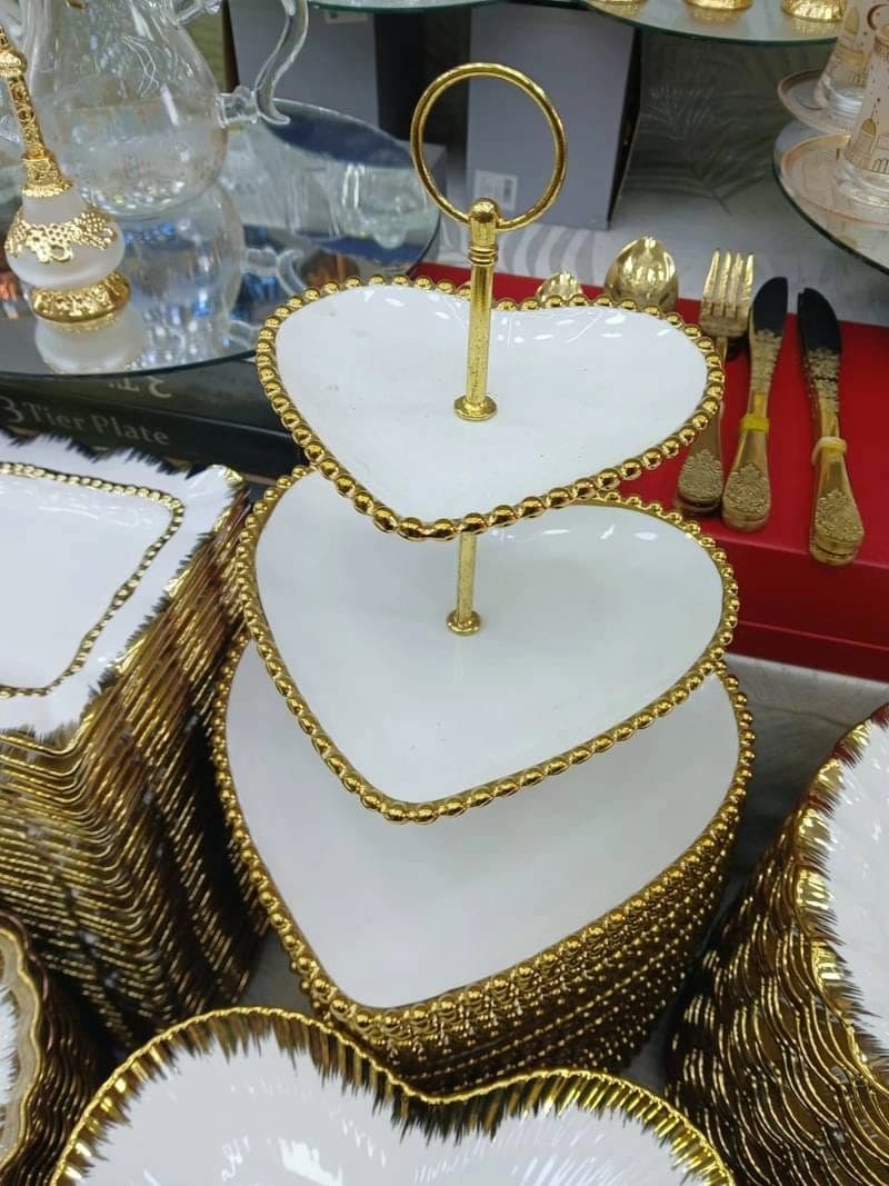 حامل حلويات قلب العيد